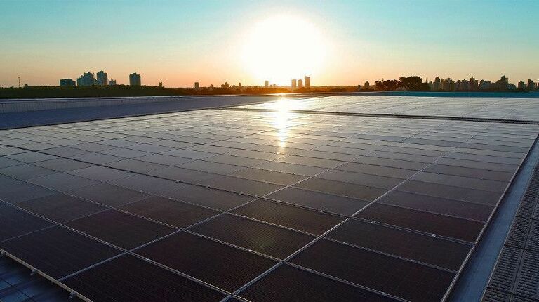 Duas líderes em energia solar unem forças a serviço do mercado de energia solar brasileiro